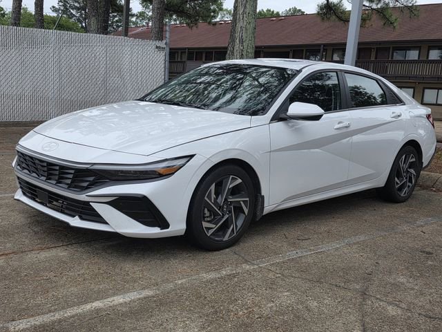 Used 2024 Hyundai Elantra SEL w/ Convenience Package FWD image 3