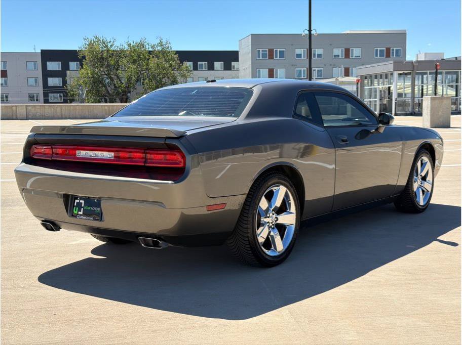 Used 2009 Dodge Challenger R/T w/ Sound Group RWD image 8