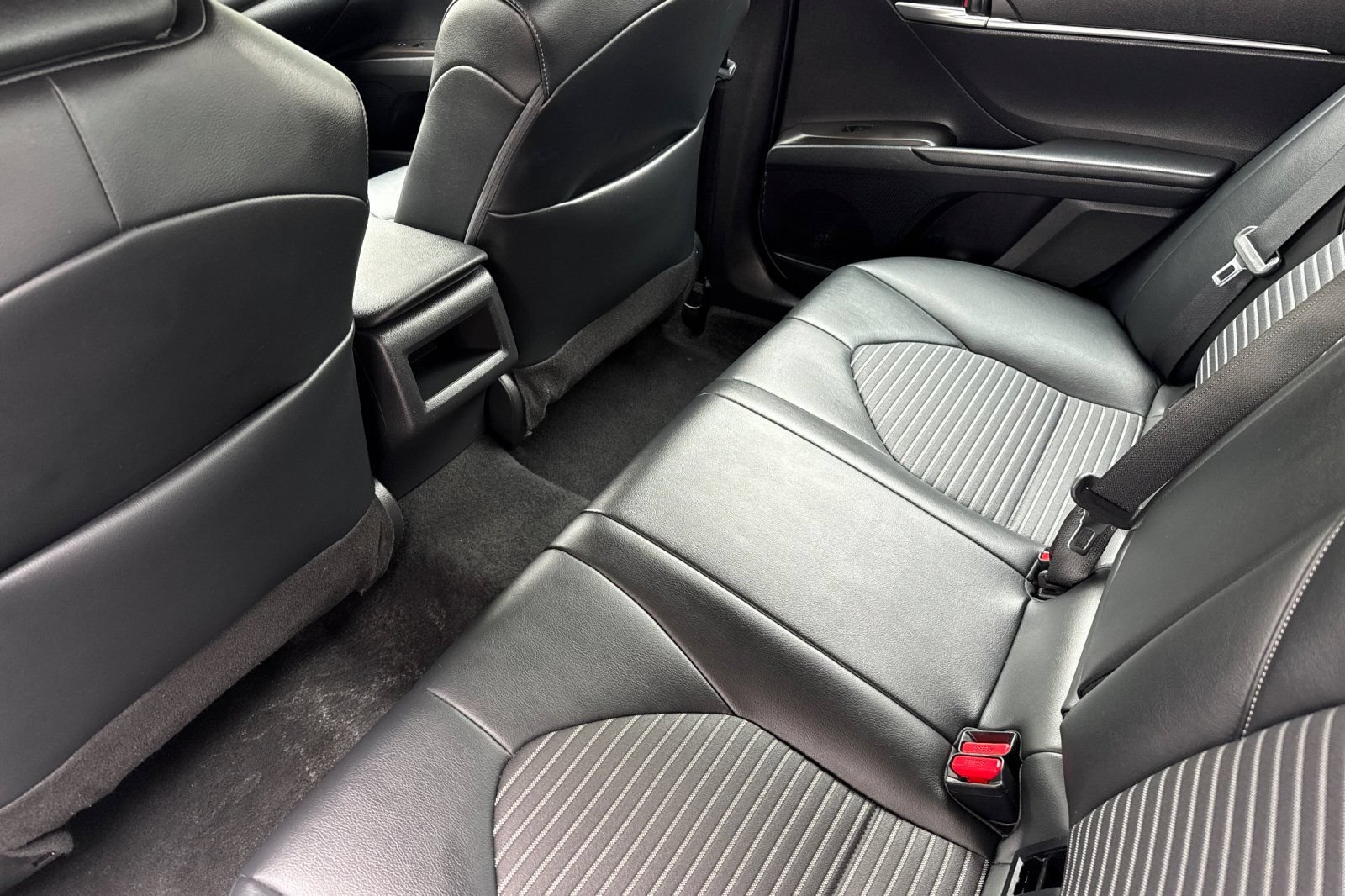 Used 2023 Toyota Camry SE FWD image 14