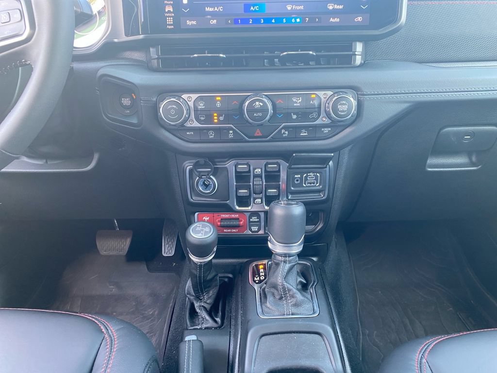 Used 2025 Jeep Wrangler Unlimited Rubicon AWD/4WD image 11