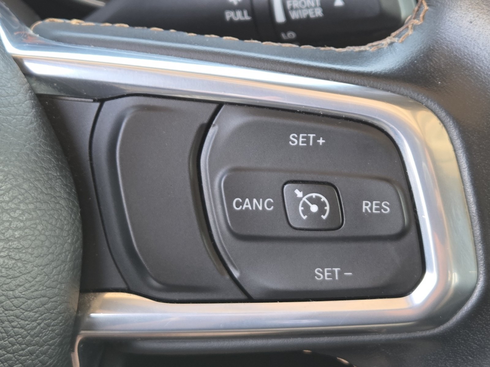 Used 2022 Jeep Gladiator Overland AWD/4WD image 7