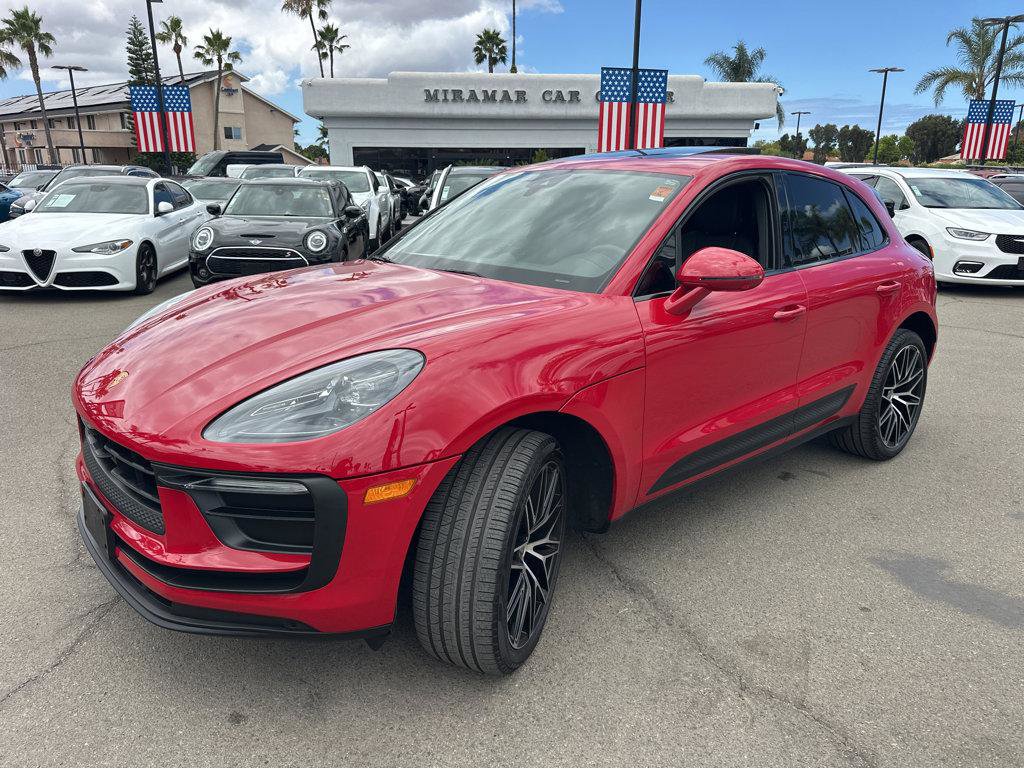 Used 2024 Porsche Macan w/ Premium Plus Package AWD/4WD image 11