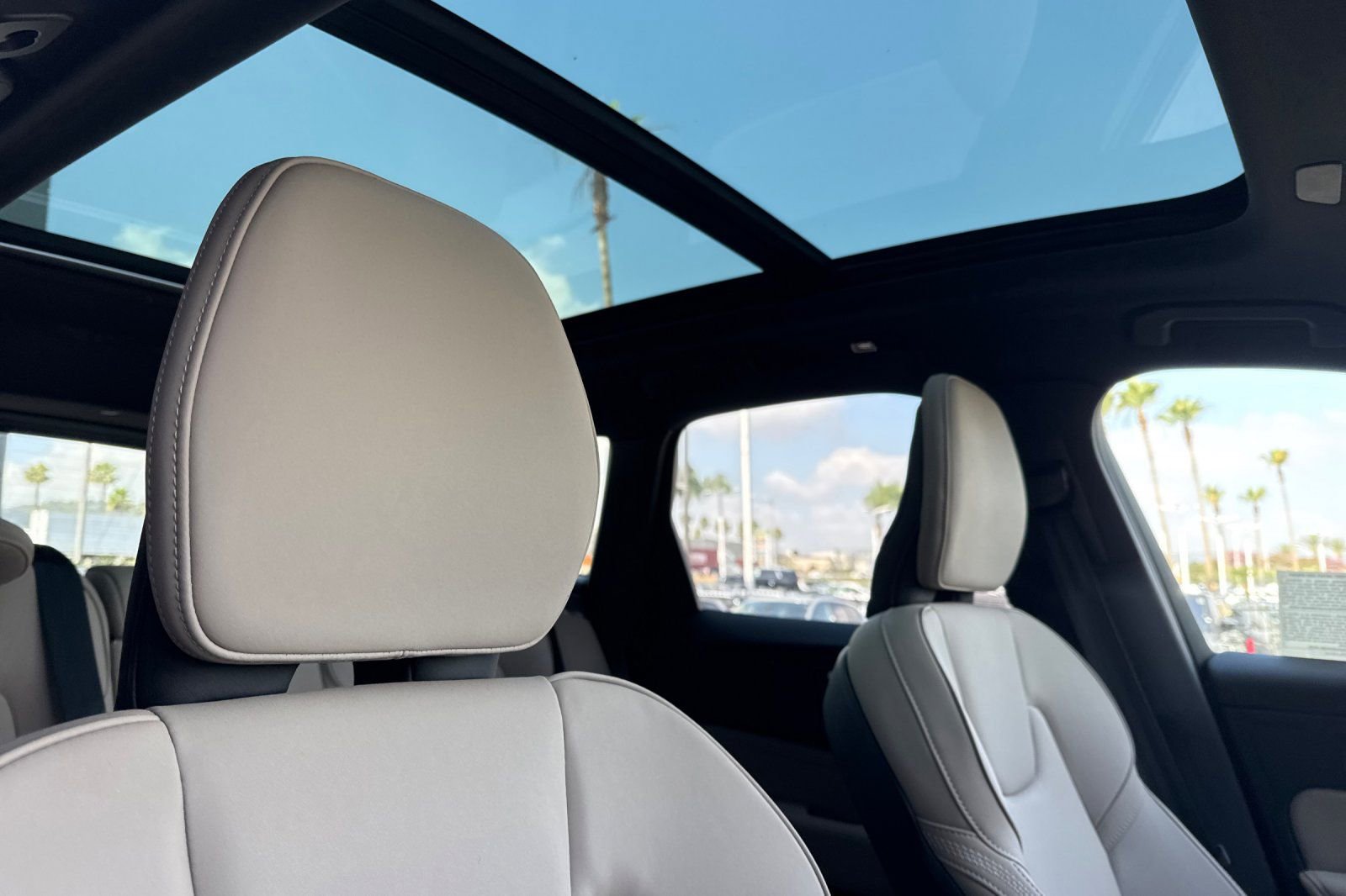 Certified 2026 Volvo XC60 B5 Plus w/ Protection Package Premier AWD/4WD image 18