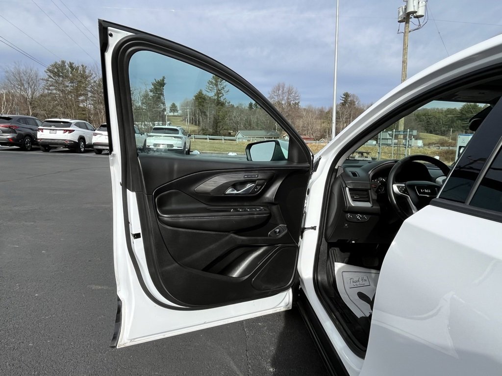 Used 2023 GMC Terrain SLT image 12