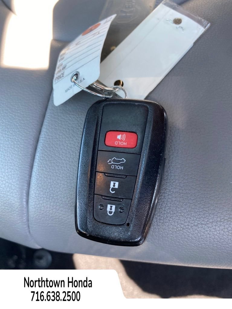 Used 2020 Toyota Highlander XLE AWD/4WD image 21