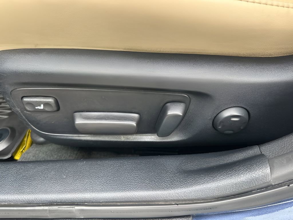 Used 2018 Toyota Avalon Limited w/ All Weather Liner Package image 10