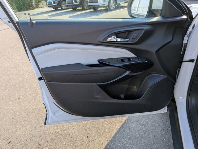 Used 2025 Chevrolet Trax LT image 12