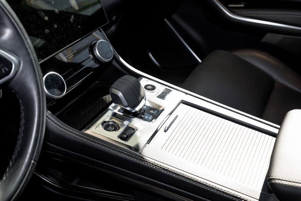 Used 2025 Jaguar F-PACE R-Dynamic S image 22