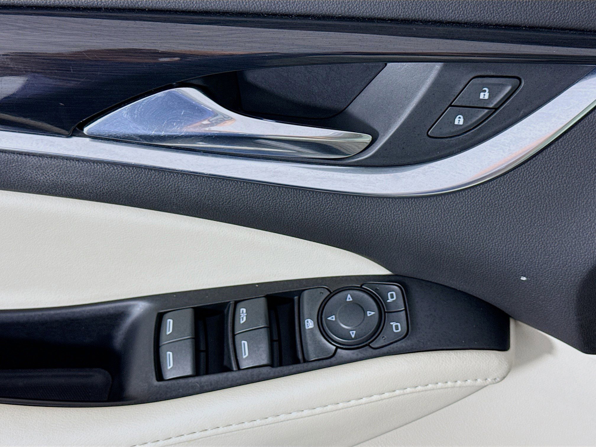 Used 2023 Buick Enclave Essence FWD image 24