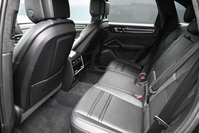 Used 2023 Porsche Cayenne GTS AWD/4WD image 13