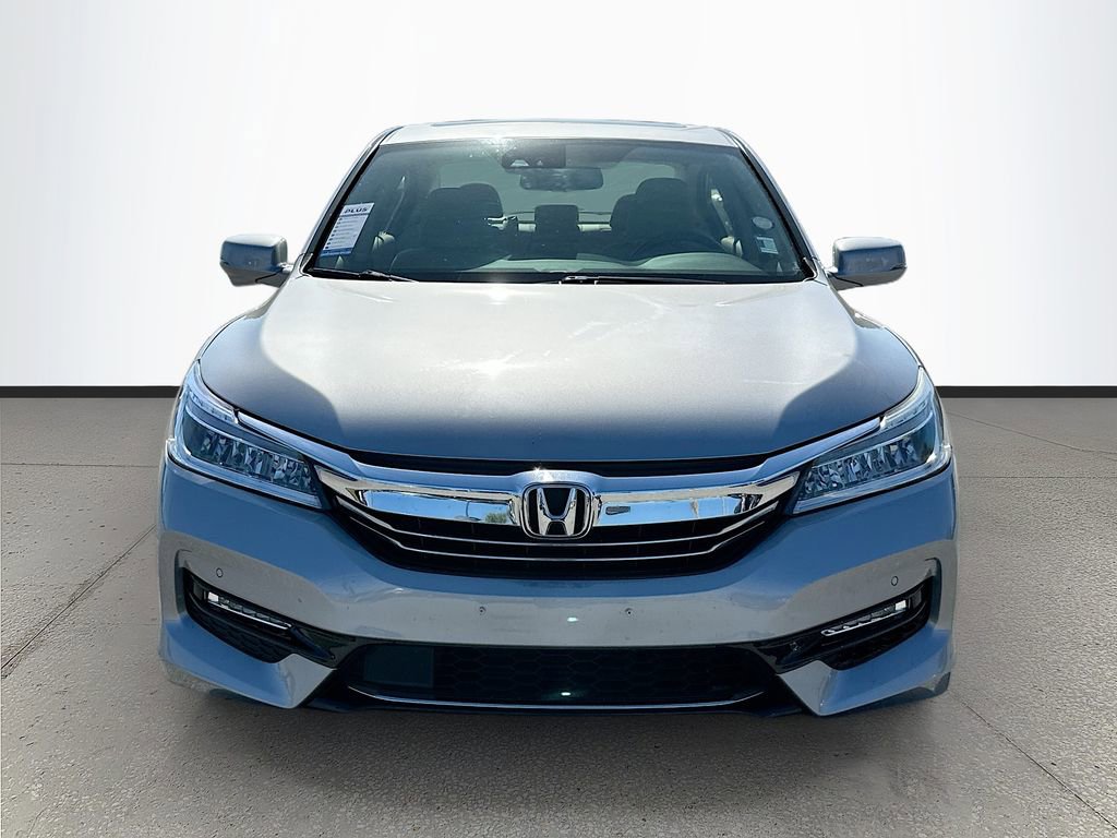Used 2017 Honda Accord Touring image 2