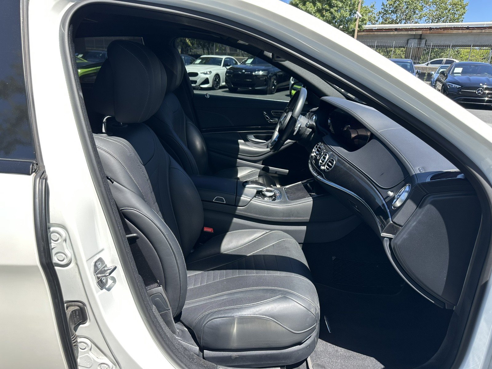 Used 2020 Mercedes-Benz S 560 4MATIC Sedan w/ AMG Line Exterior image 19