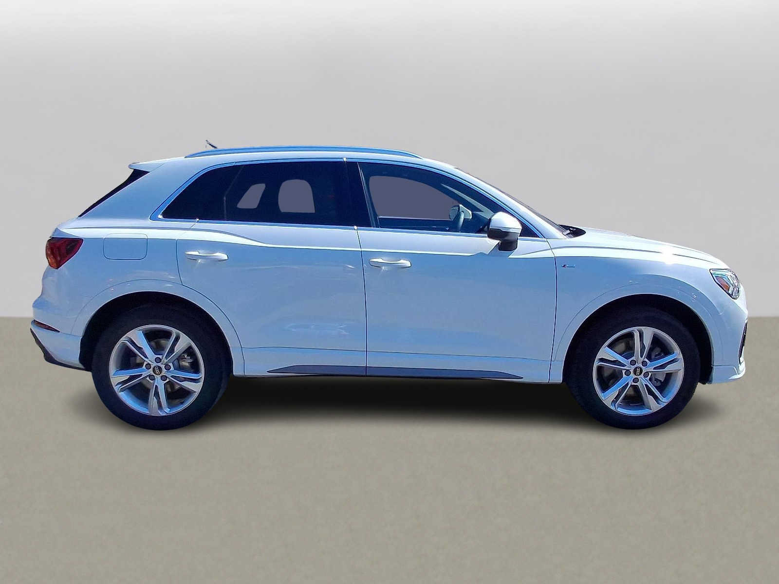 Certified 2024 Audi Q3 2.0T Premium w/ Convenience Package AWD/4WD image 32