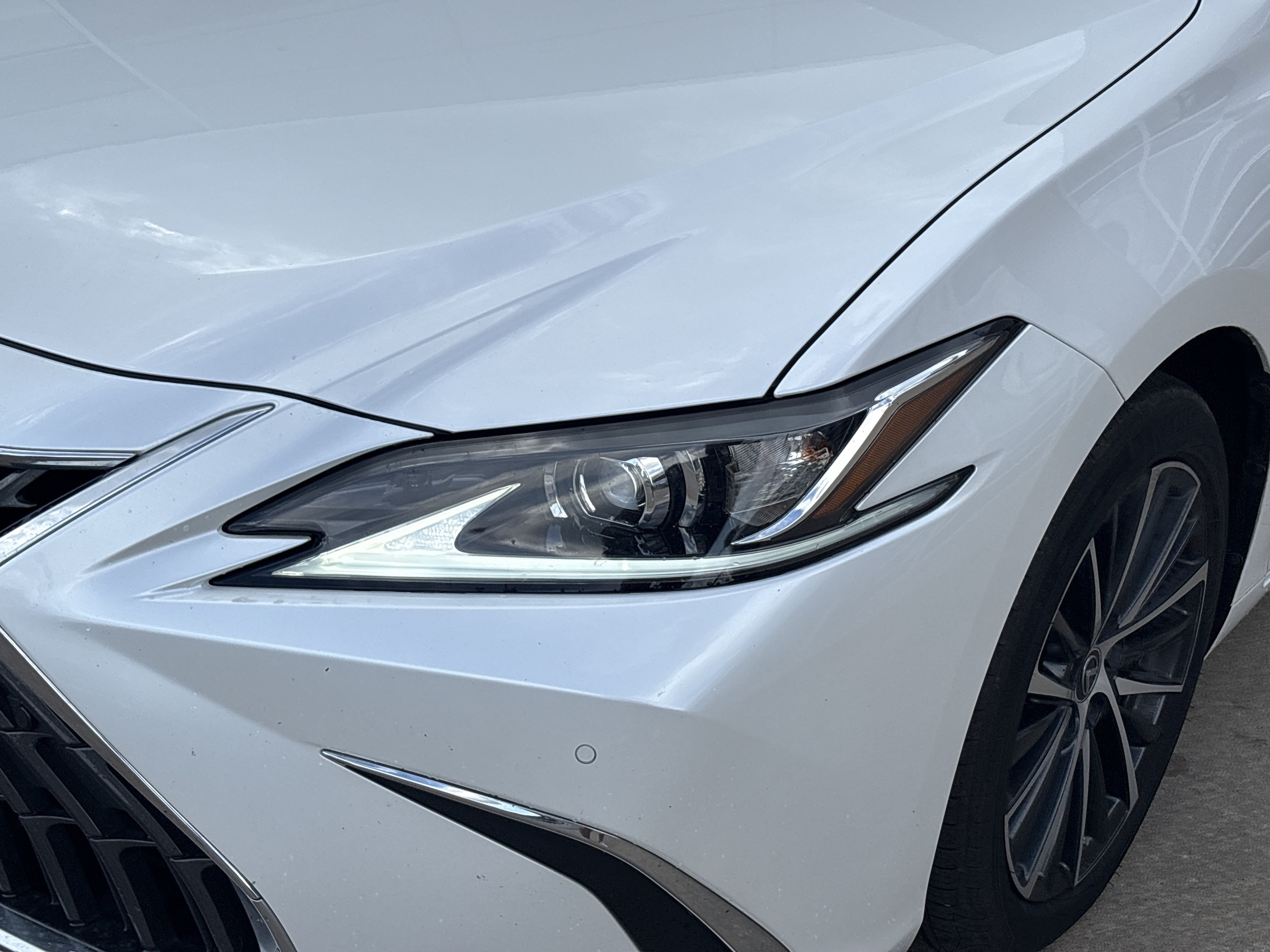 Used 2024 Lexus ES 300h w/ Premium Package FWD image 6