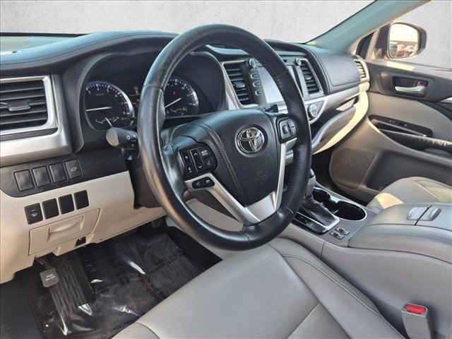 Used 2014 Toyota Highlander XLE AWD/4WD image 13