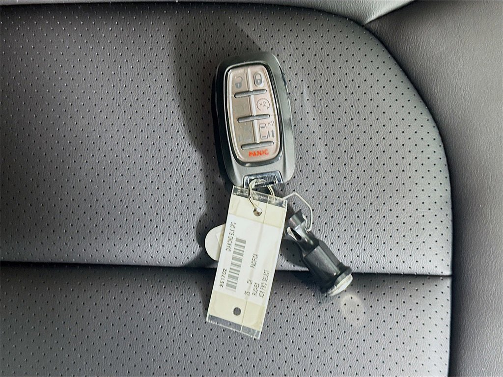 New 2025 Chrysler Pacifica Select w/ Uconnect Theater Family Group image 20