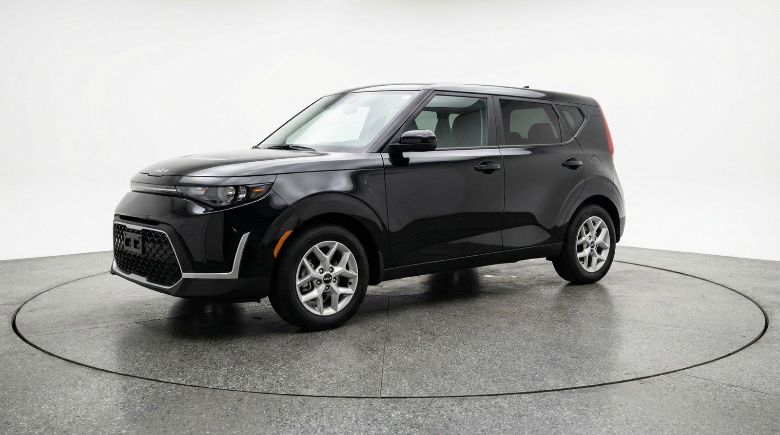 Used 2025 Kia Soul LX w/ LX Technology Package FWD image 3