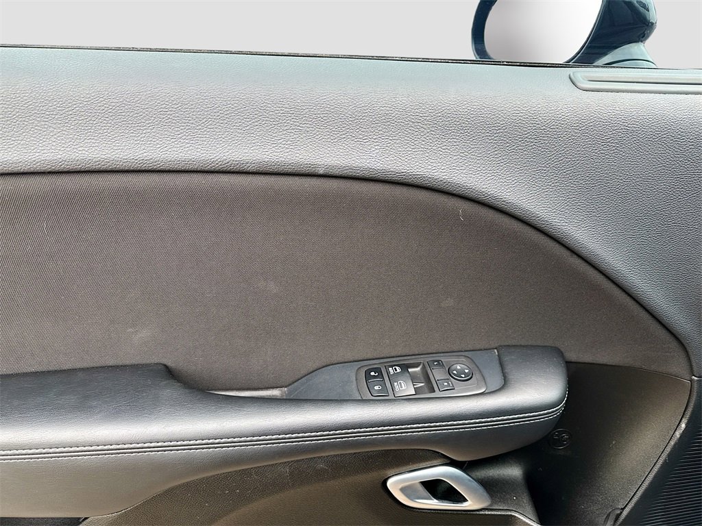 Used 2023 Dodge Challenger SXT w/ Blacktop Package image 9