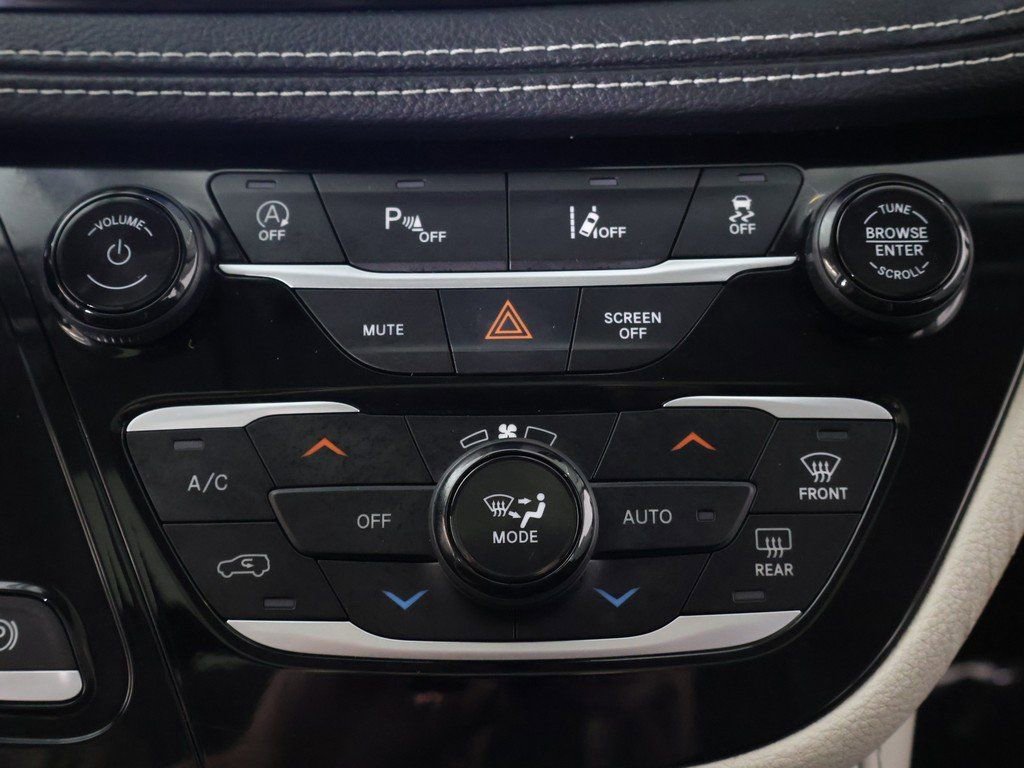 Used 2023 Chrysler Pacifica Limited image 59