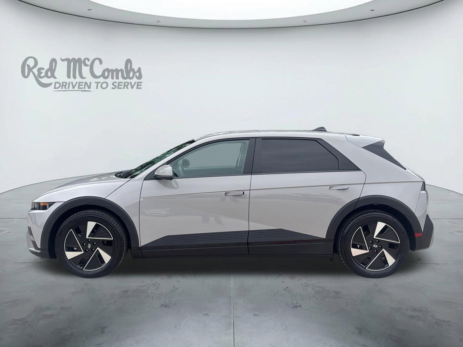 Used 2025 Hyundai Ioniq 5 SE RWD image 2