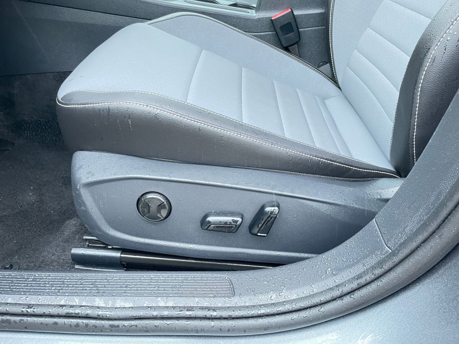 Used 2025 Volkswagen Jetta SE image 23