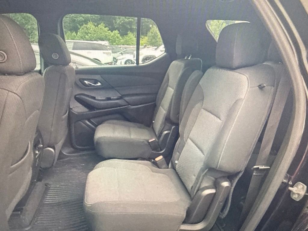 Used 2023 Chevrolet Traverse LT FWD image 6