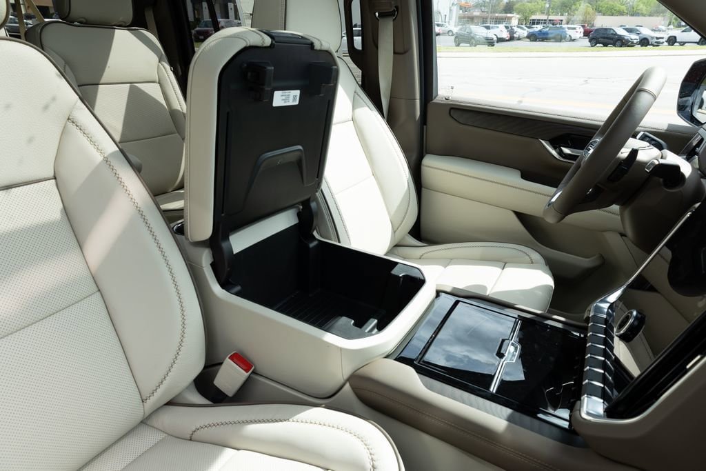 New 2026 GMC Yukon XL Denali w/ Sun & Power Step Package AWD/4WD image 34