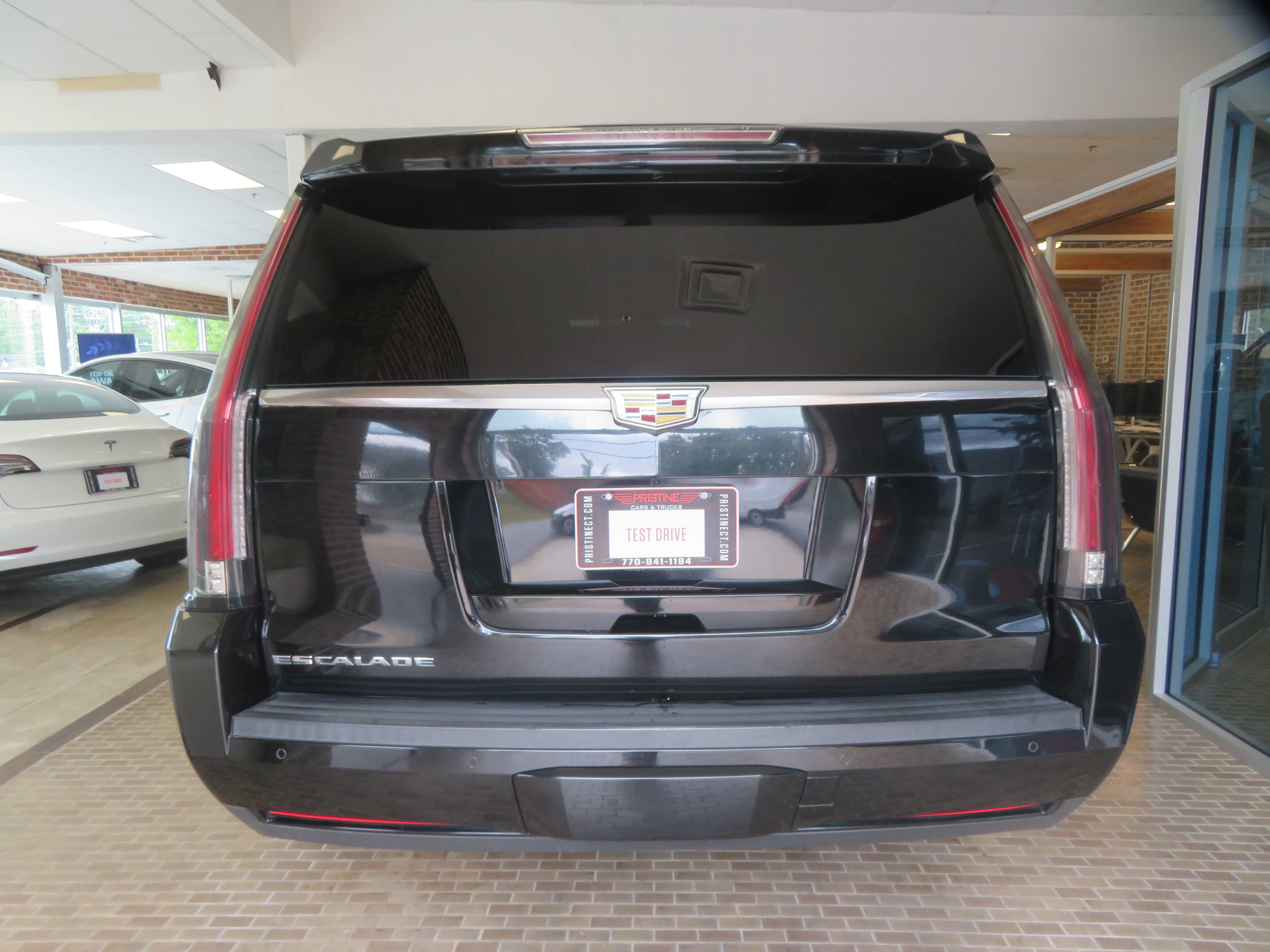 Used 2016 Cadillac Escalade ESV Platinum AWD/4WD image 5