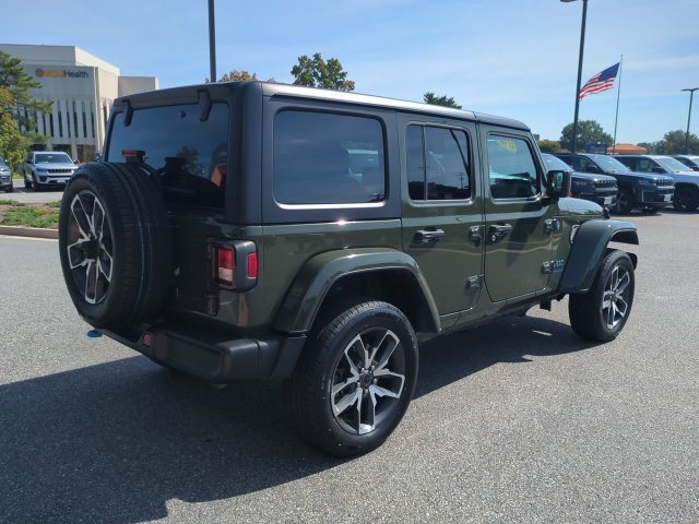 Used 2024 Jeep Wrangler Unlimited w/ Convenience Group AWD/4WD image 4