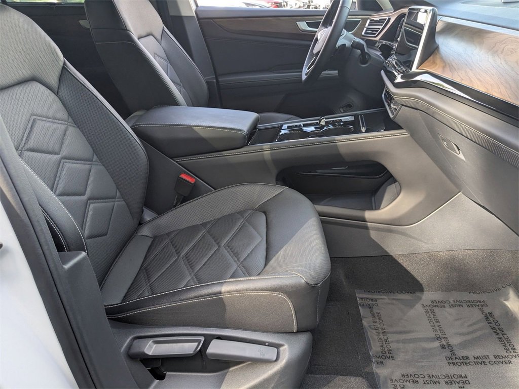 Used 2025 Volkswagen Atlas SE image 31