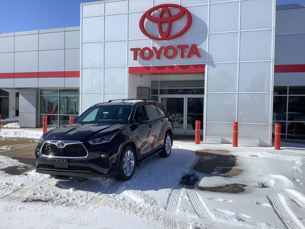 New 2026 Toyota Highlander Limited image 3