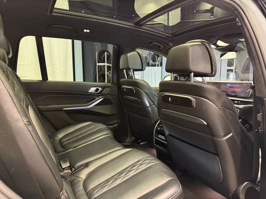Used 2025 BMW X7 M60i image 27