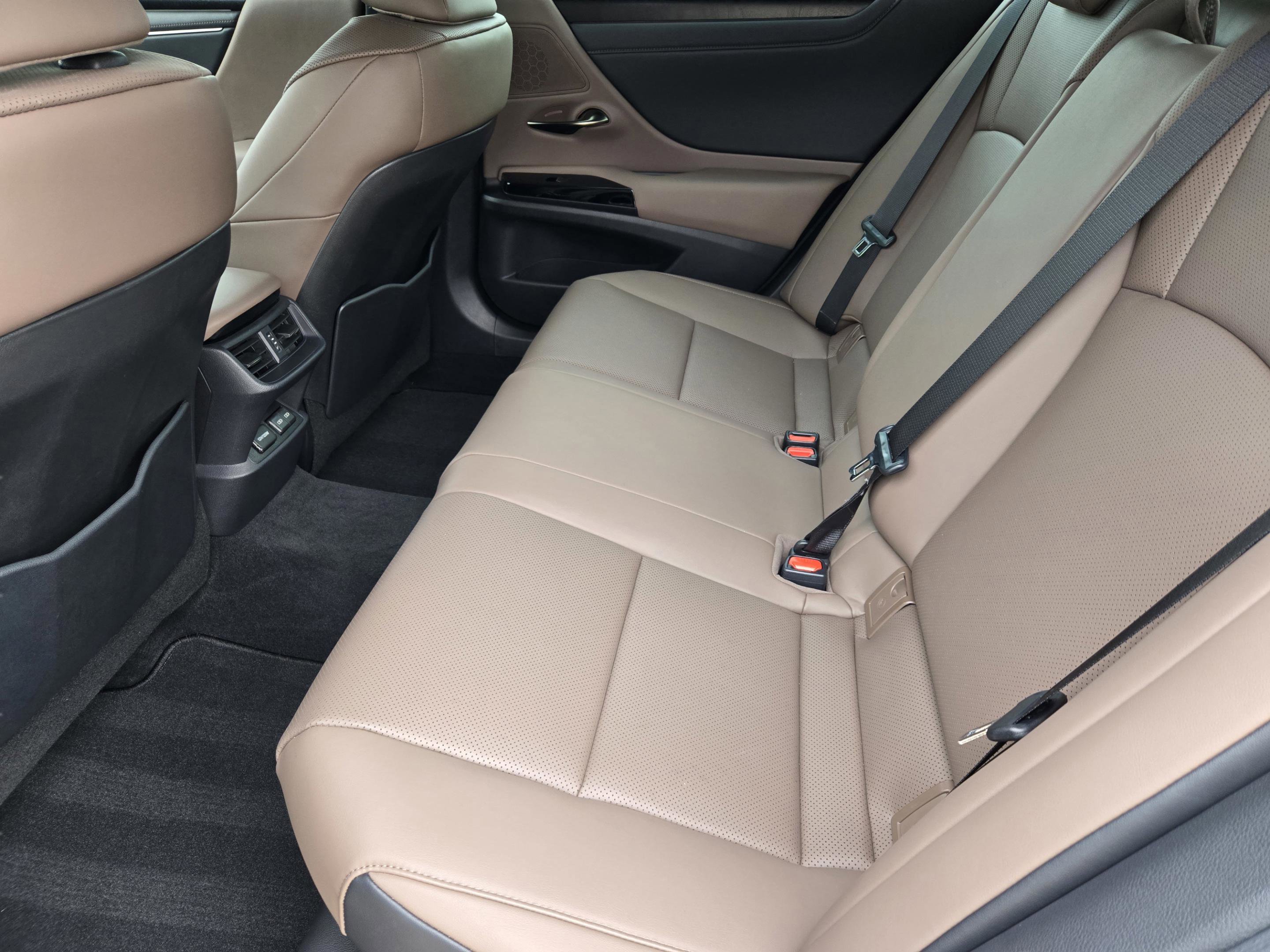 Certified 2025 Lexus ES 300h w/ Premium Package FWD image 32
