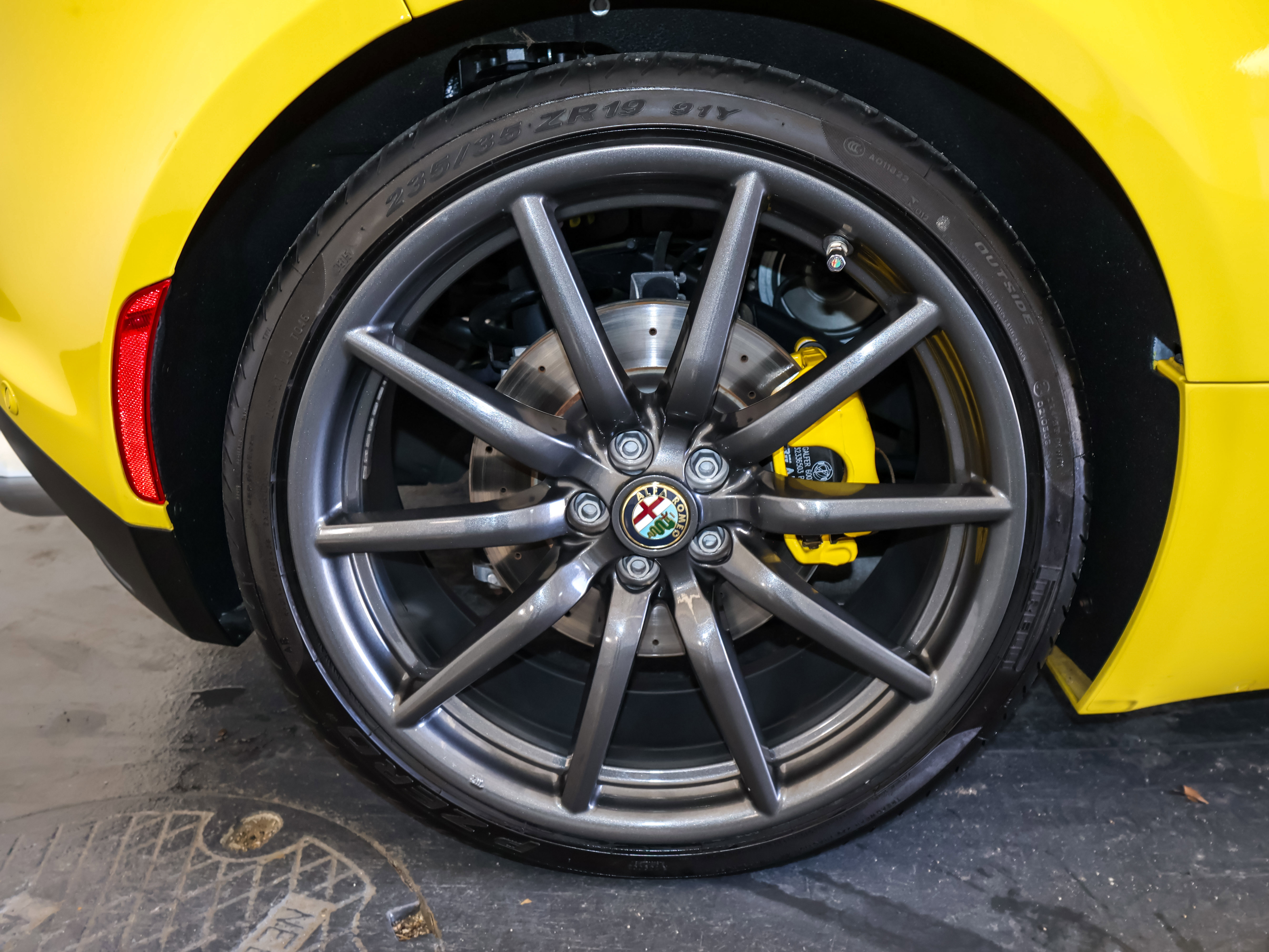 Used 2015 Alfa Romeo 4C Spider w/ Spider Track Package 2 image 28