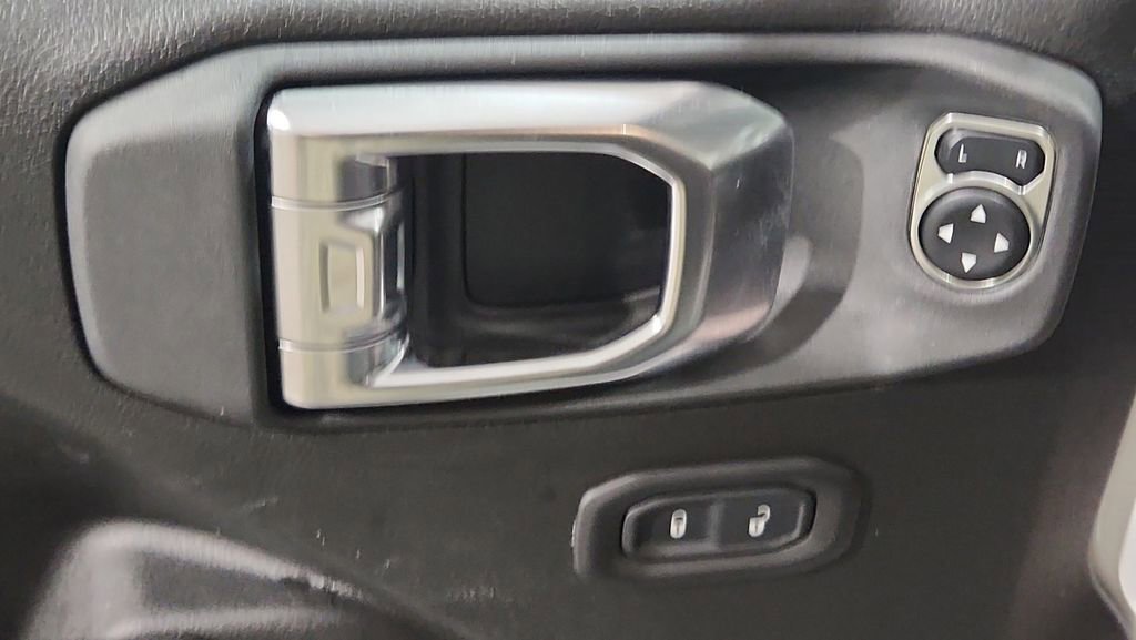 Used 2025 Jeep Gladiator Mojave image 17