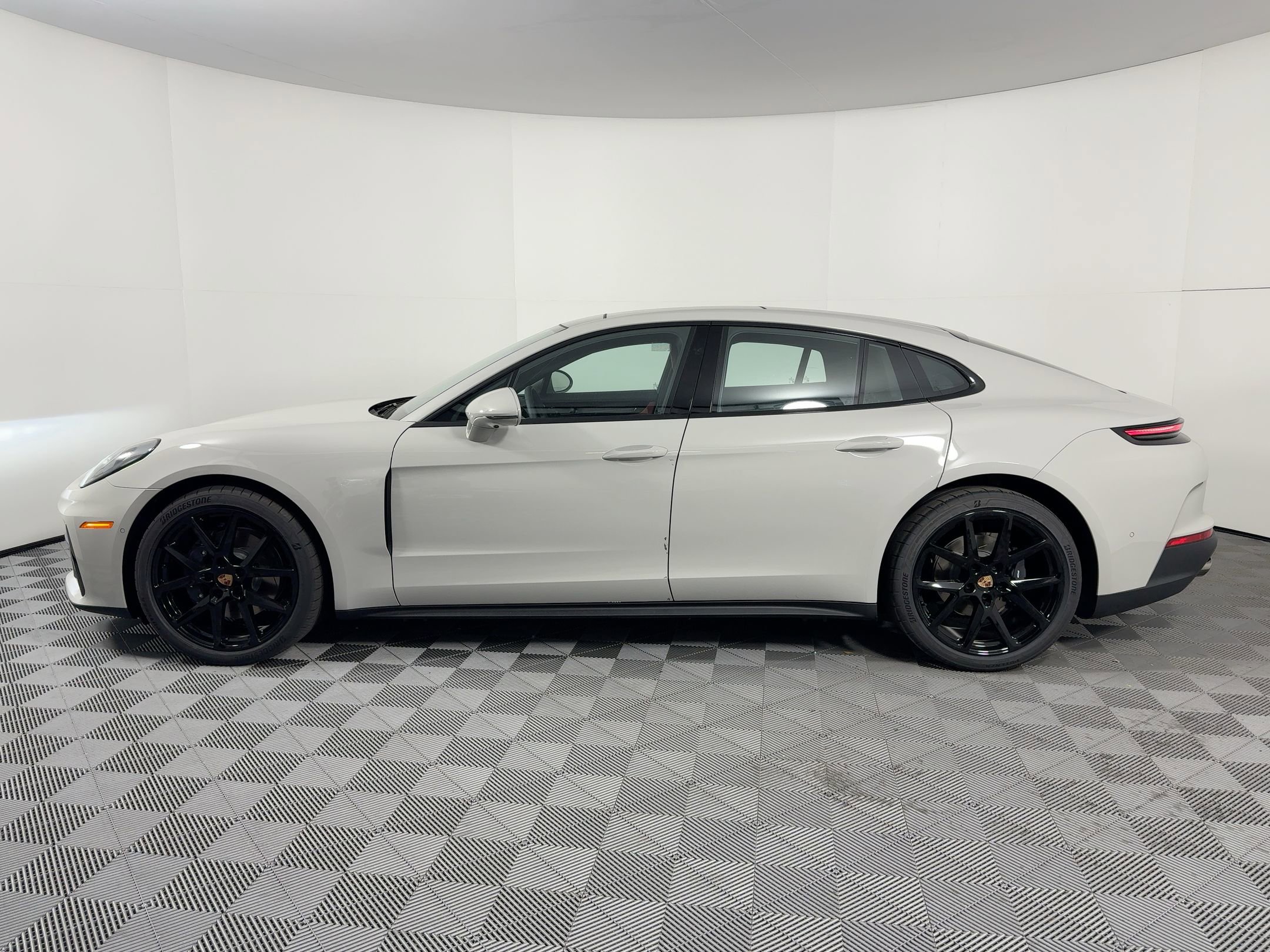 New 2026 Porsche Panamera image 2