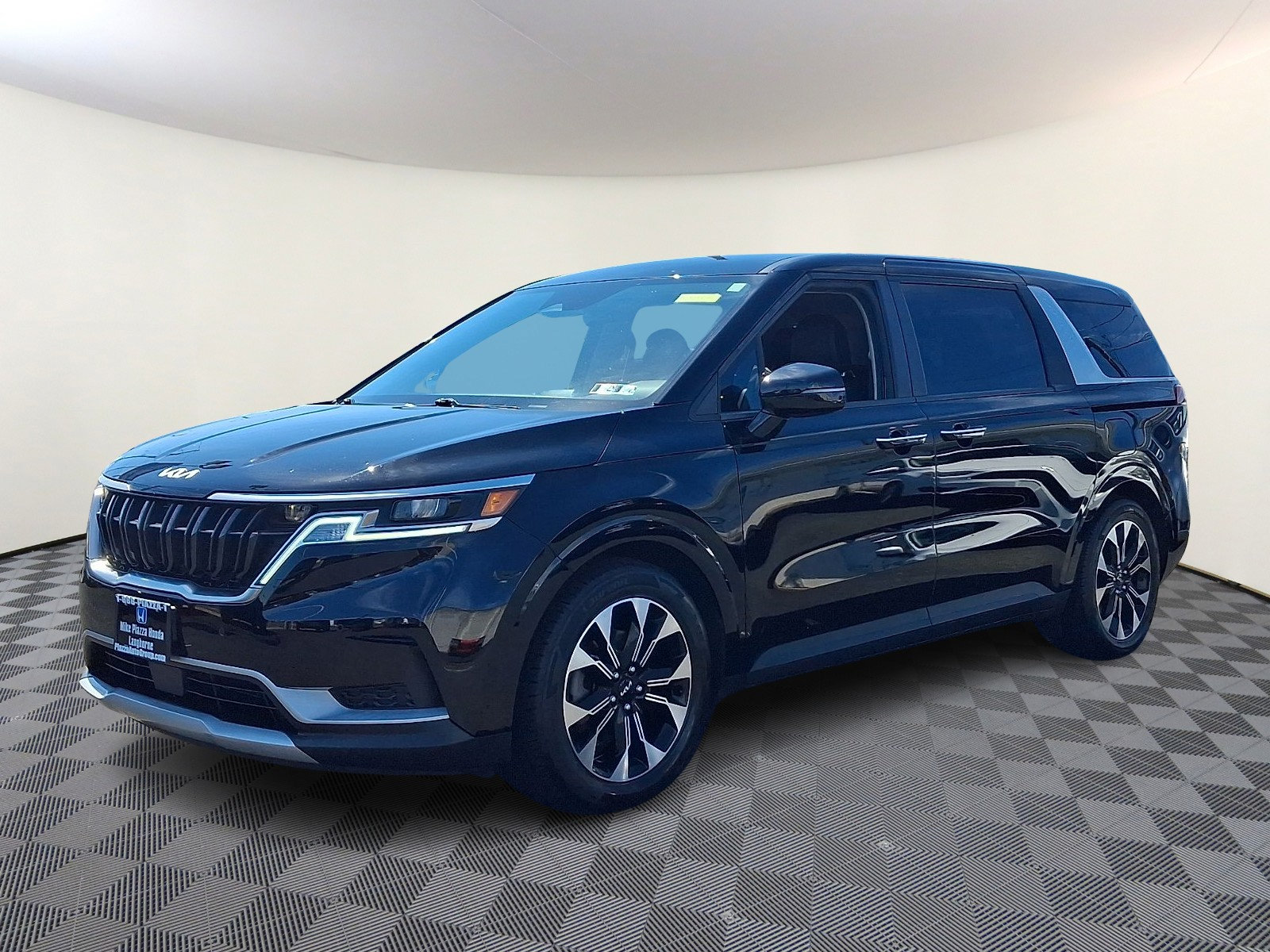 Used 2024 Kia Carnival EX FWD image 3