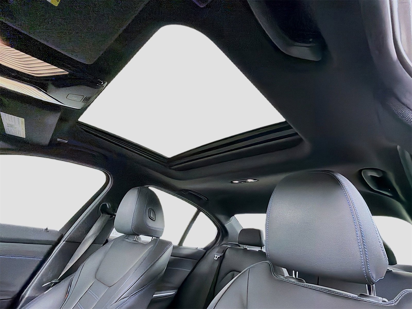 Used 2019 BMW 330i xDrive Sedan w/ M Sport Package image 15