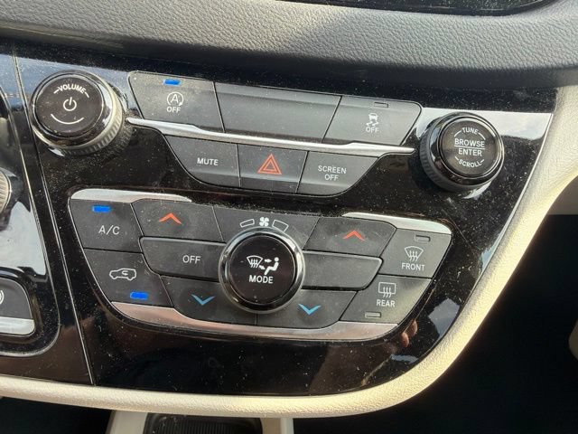 Used 2022 Chrysler Voyager LX FWD image 29
