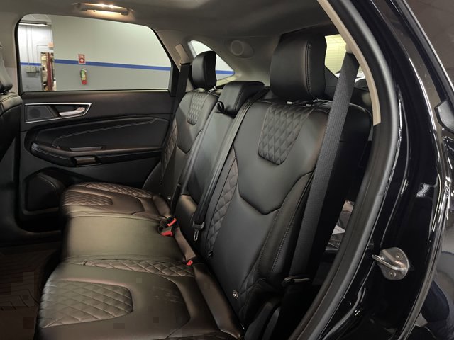 Used 2023 Ford Edge Titanium w/ Class II Trailer Tow Package AWD/4WD image 17