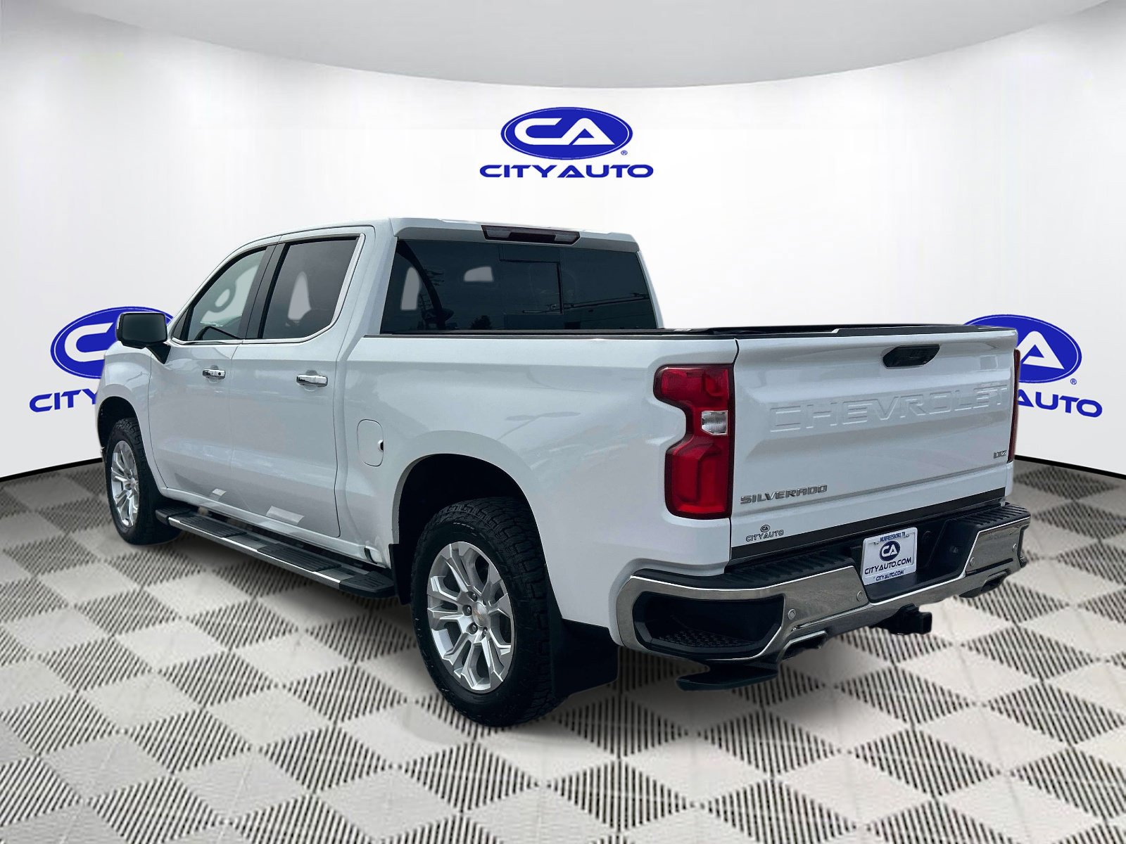 Used 2024 Chevrolet Silverado 1500 LTZ AWD/4WD image 5