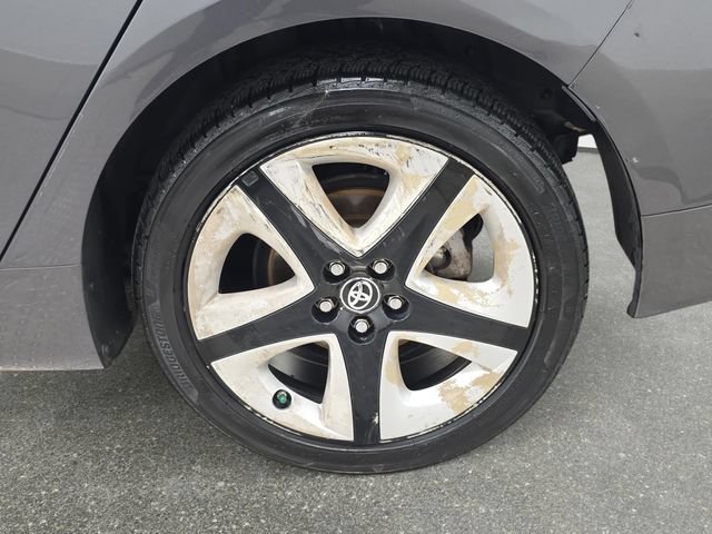 Used 2016 Toyota Prius Three Touring FWD image 31