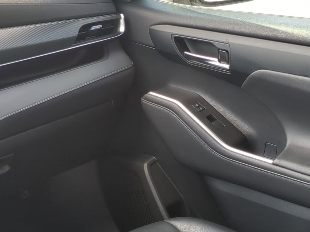 Used 2021 Toyota Highlander XSE image 23