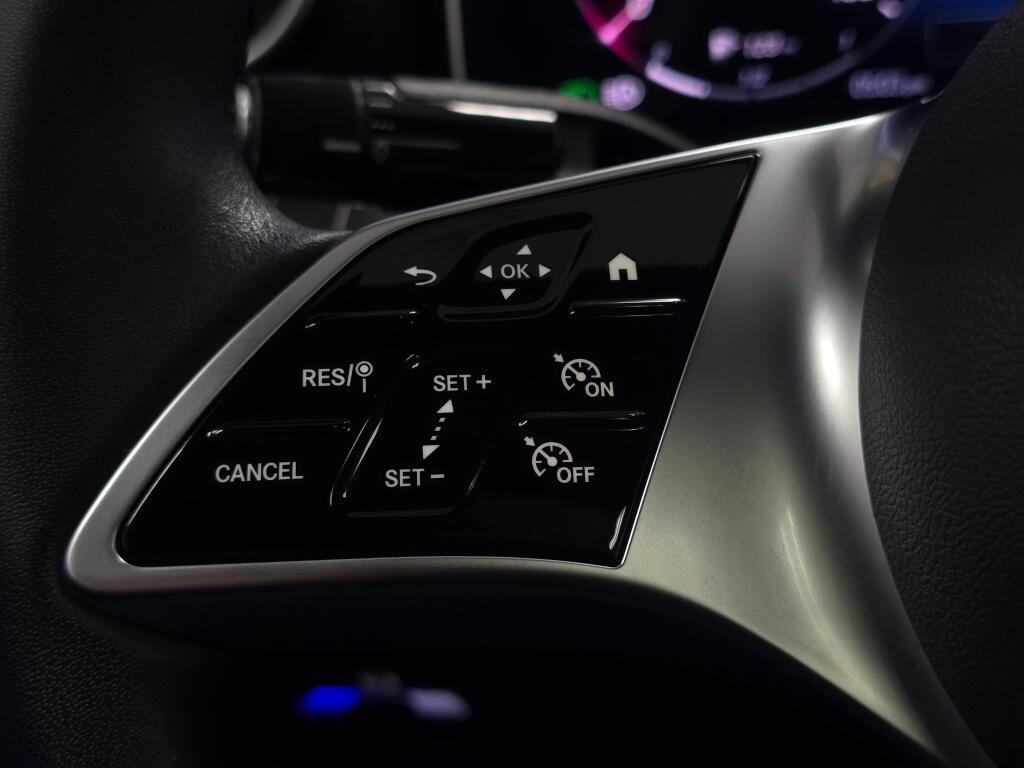 Used 2024 Mercedes-Benz C 300 4MATIC Sedan w/ Exclusive Trim Package image 39