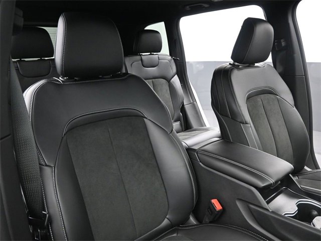 New 2025 Jeep Grand Cherokee Altitude image 17