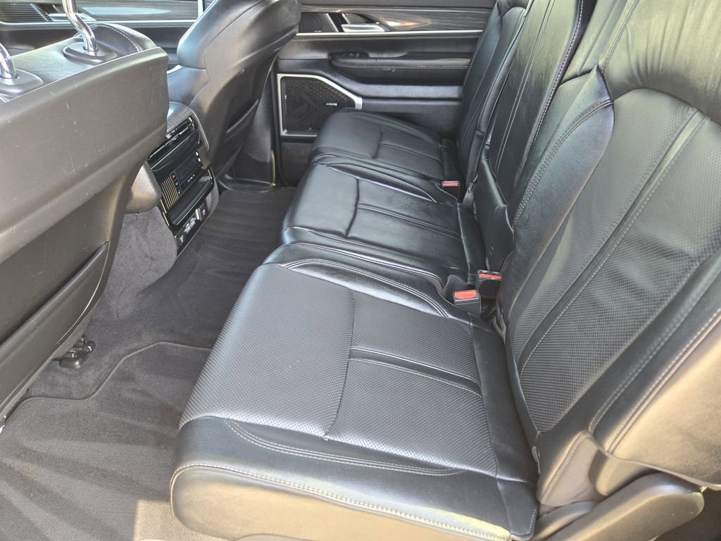 Used 2022 Jeep Wagoneer Series III AWD/4WD image 31