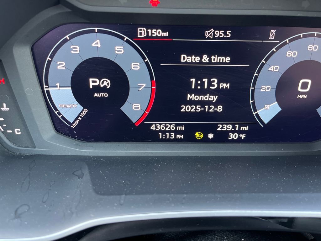 Used 2024 Audi Q3 2.0T Premium image 31