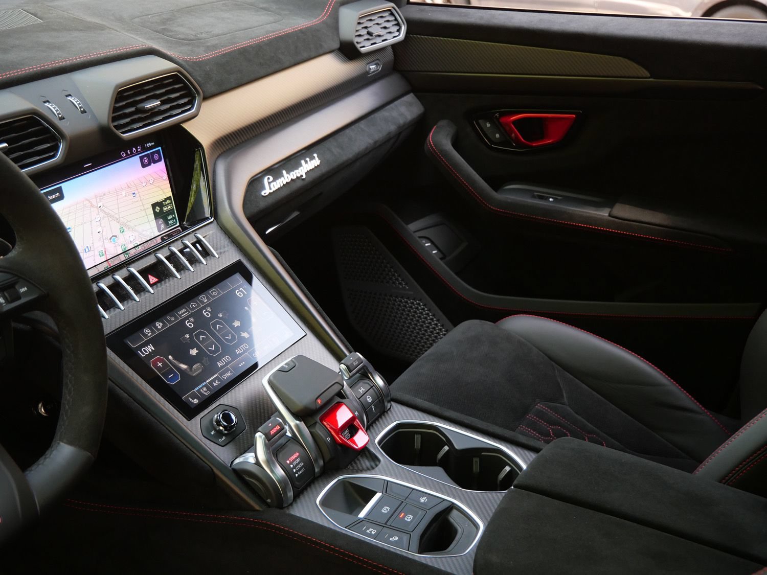 Used 2024 Lamborghini Urus Performante AWD/4WD image 12