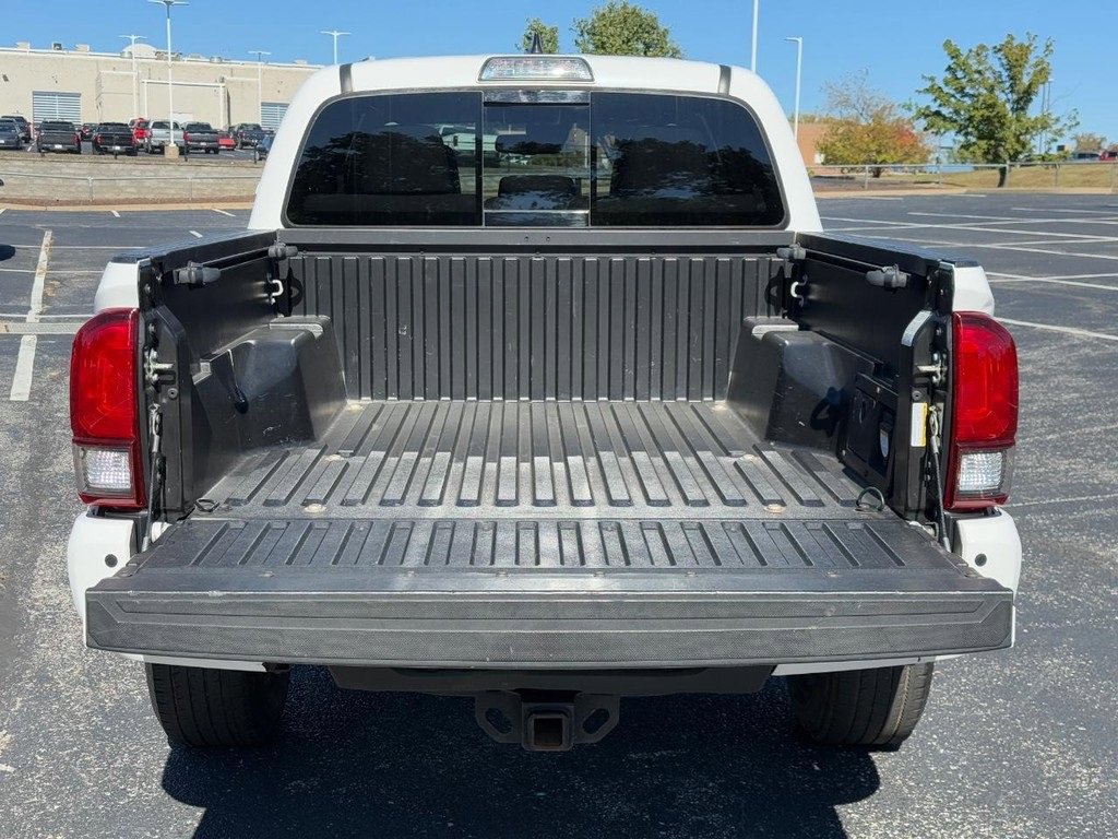 Used 2019 Toyota Tacoma TRD Sport image 4