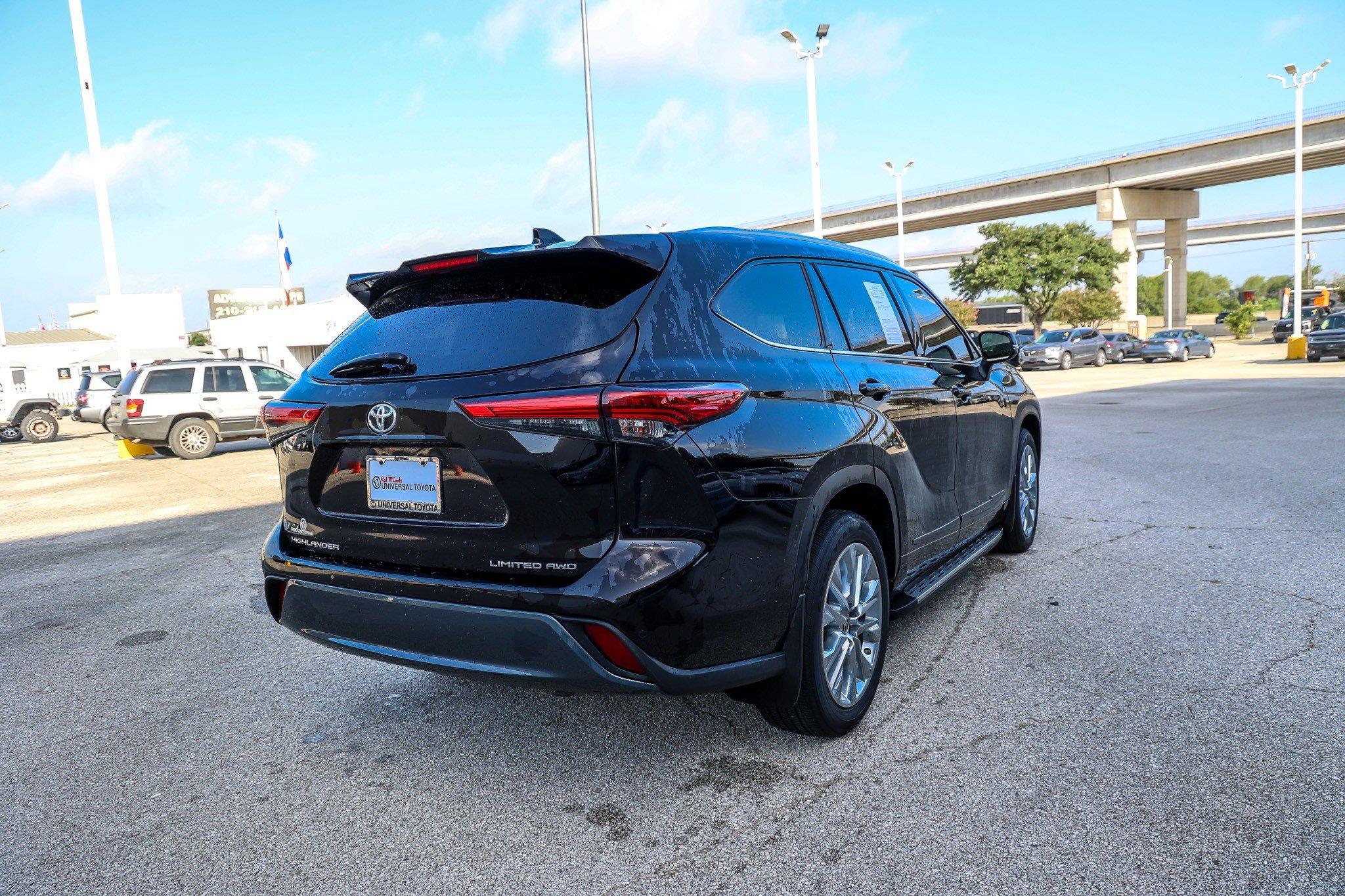 Used 2022 Toyota Highlander Limited AWD/4WD image 7